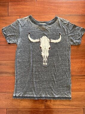 NWOT Refined Canvas Vintage-Inspired Gray Tee with Bull Skull Graphic Medium